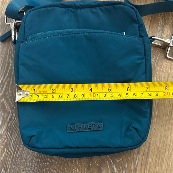 Athleta All About Vertical Crossbody Bag - Picture 4 of 8